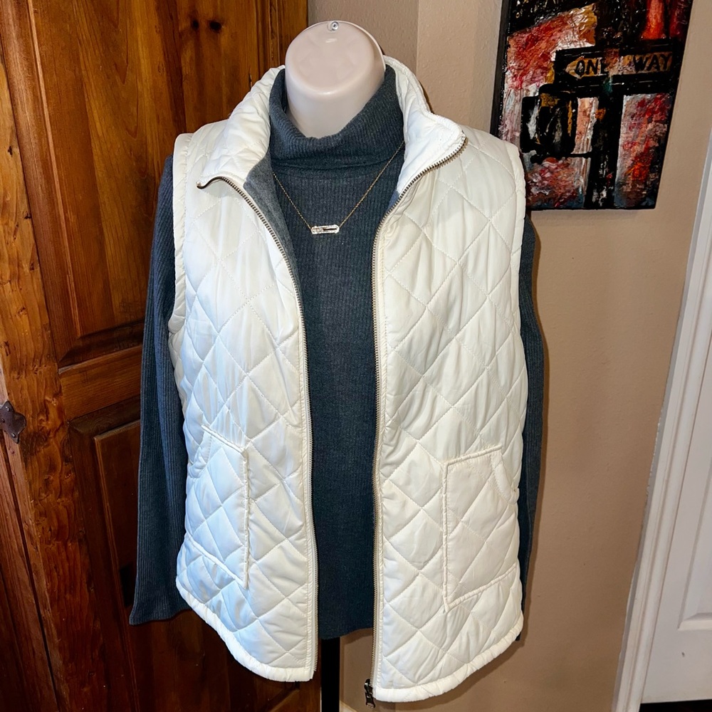 Super cute reversible cream and gray vest